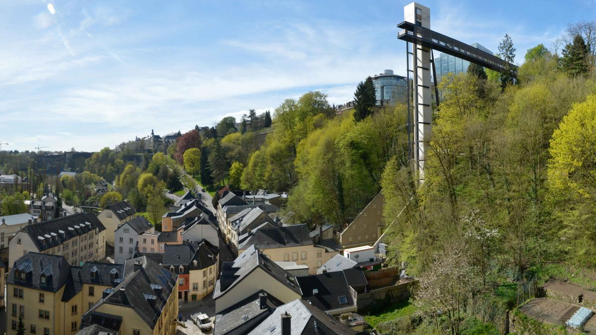 Pafendall lift image showing how it connects the upper and the lower parts of the city